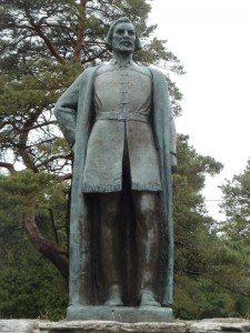 nicoletstatue1_600