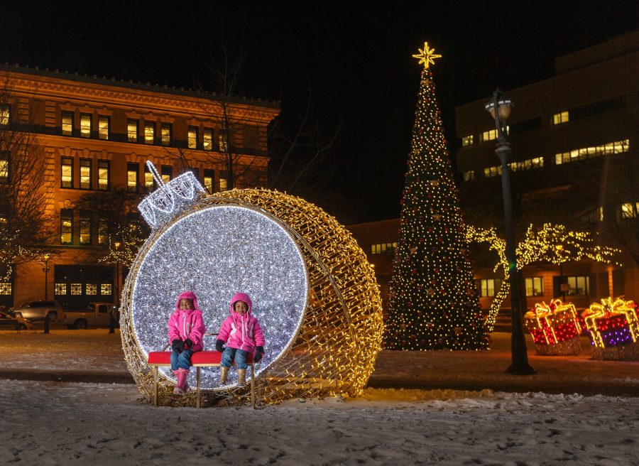 10 of the best milwaukee-area christmas lights this year milwaukee-holiday-lights-downtown-01 | State Trunk Tour