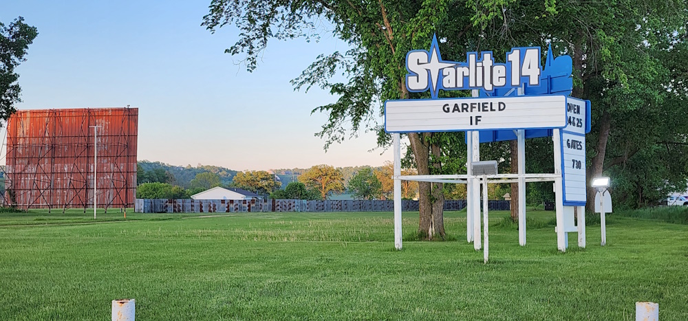 Wisconsin Weekend: Drive-In movies in Wisconsin. Check out the Starlite 14 Drive-In in Richland Center.