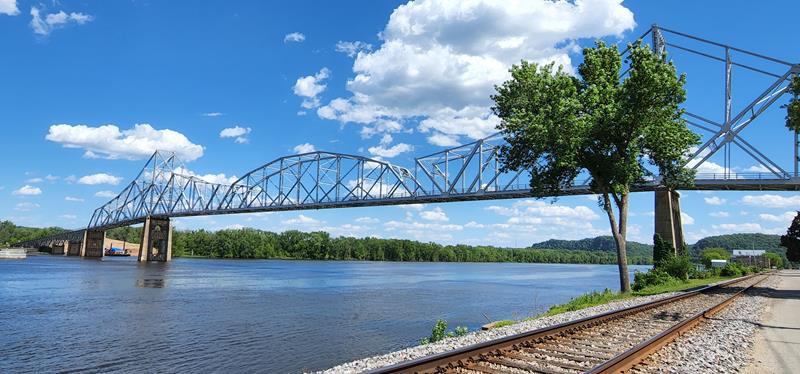 The original Lansing Bridge, connecting Wisconsin with Lansing, Iowa via Wisconsin Highway 82.